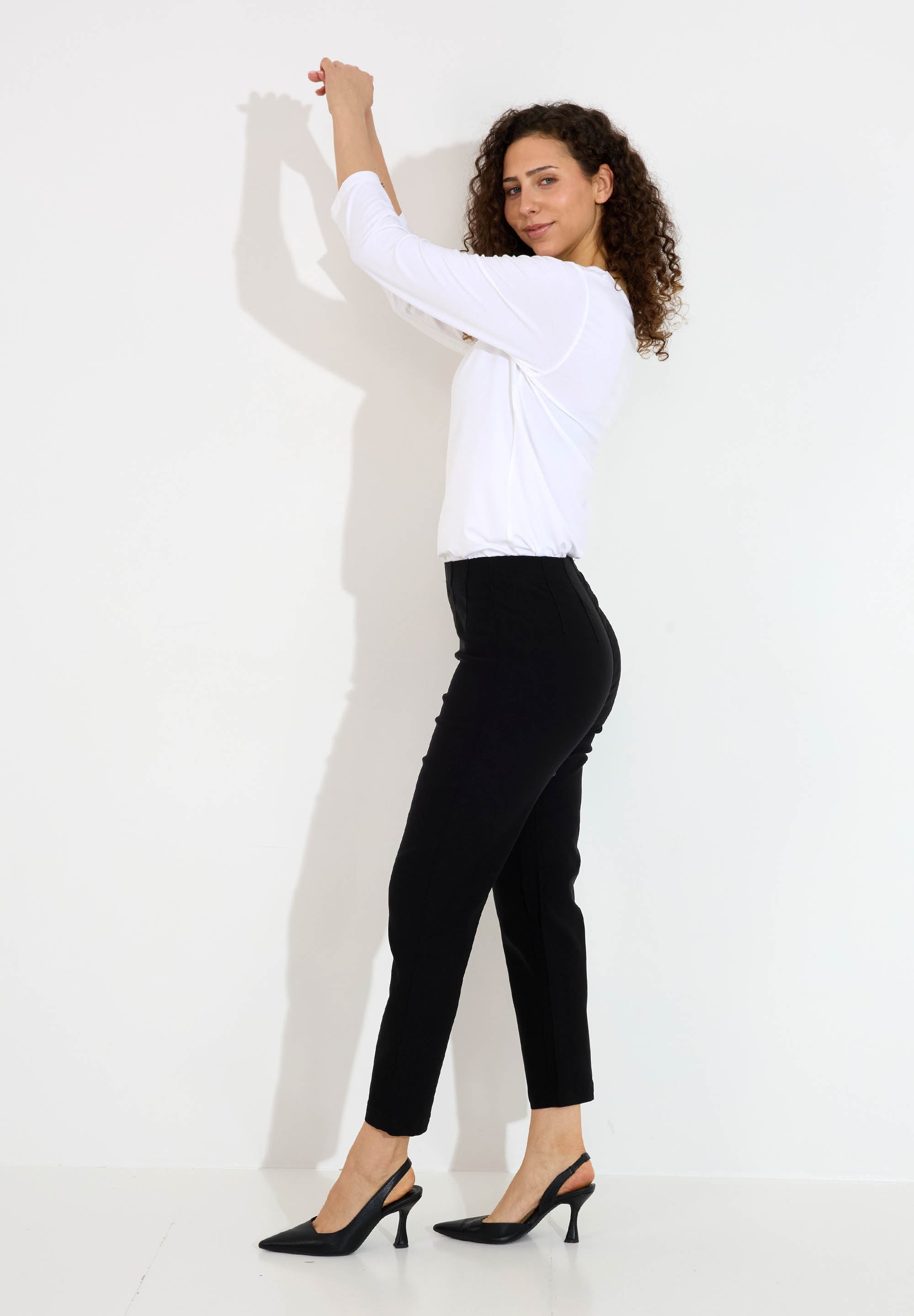 00R581-white_fokus_00R003-black-47864_c3d9e6e9-5b24-44bd-8ff5-f89b2bb45667.jpg