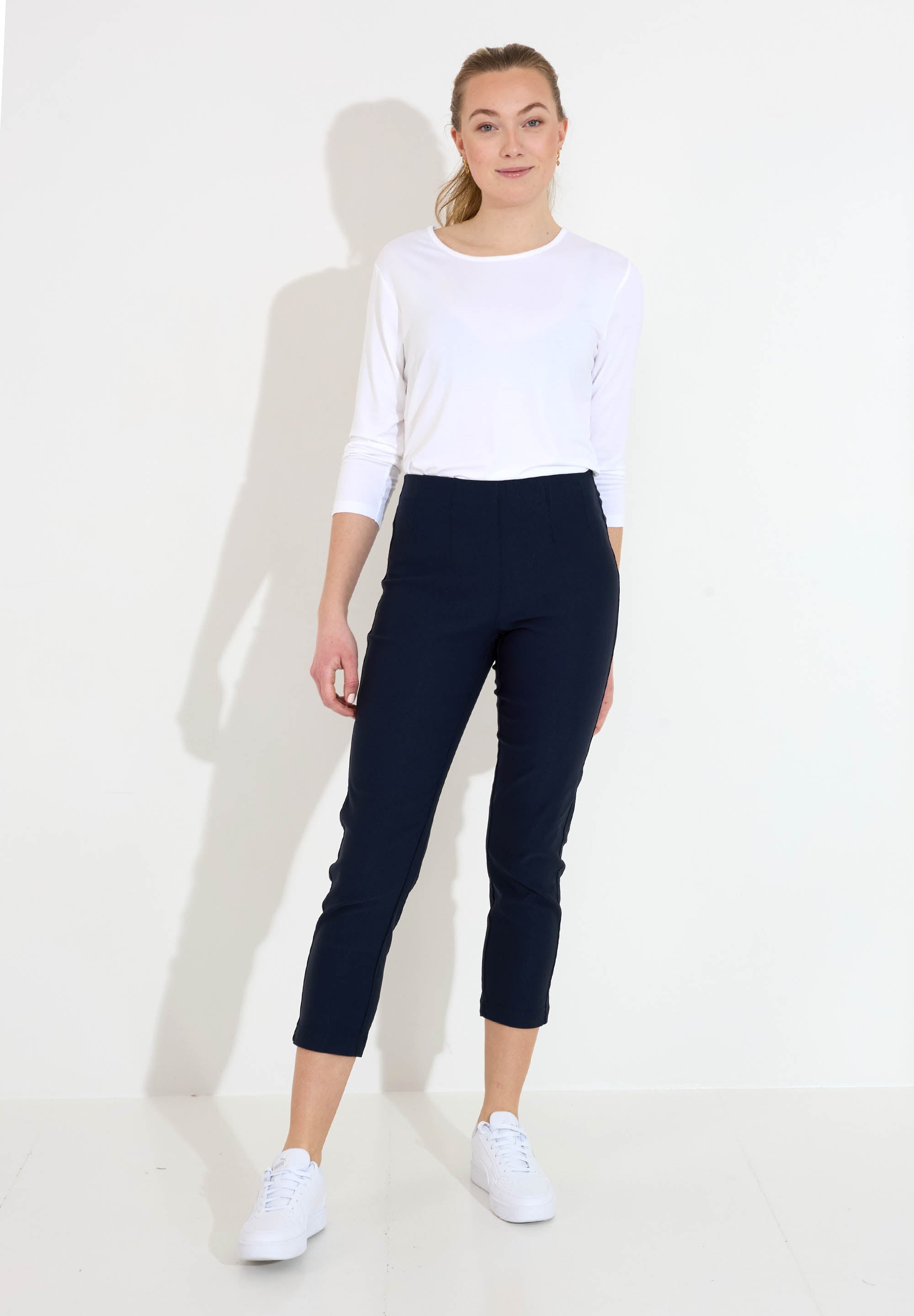 00R581-white_fokus_00R003-navy-L-48518_71859368-5112-4174-b981-c69c4c6ede7f.jpg