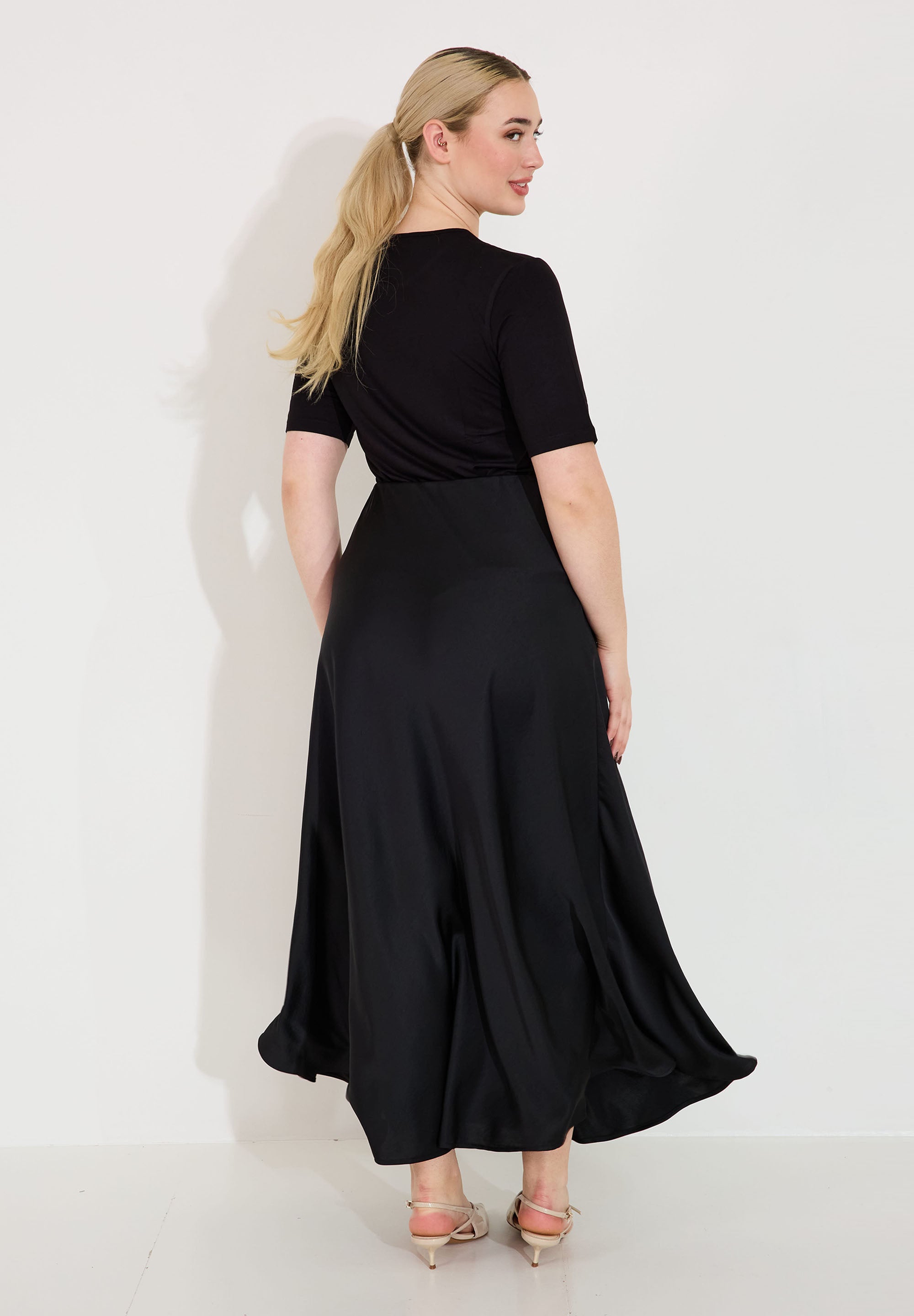 EE1001black_2.jpg