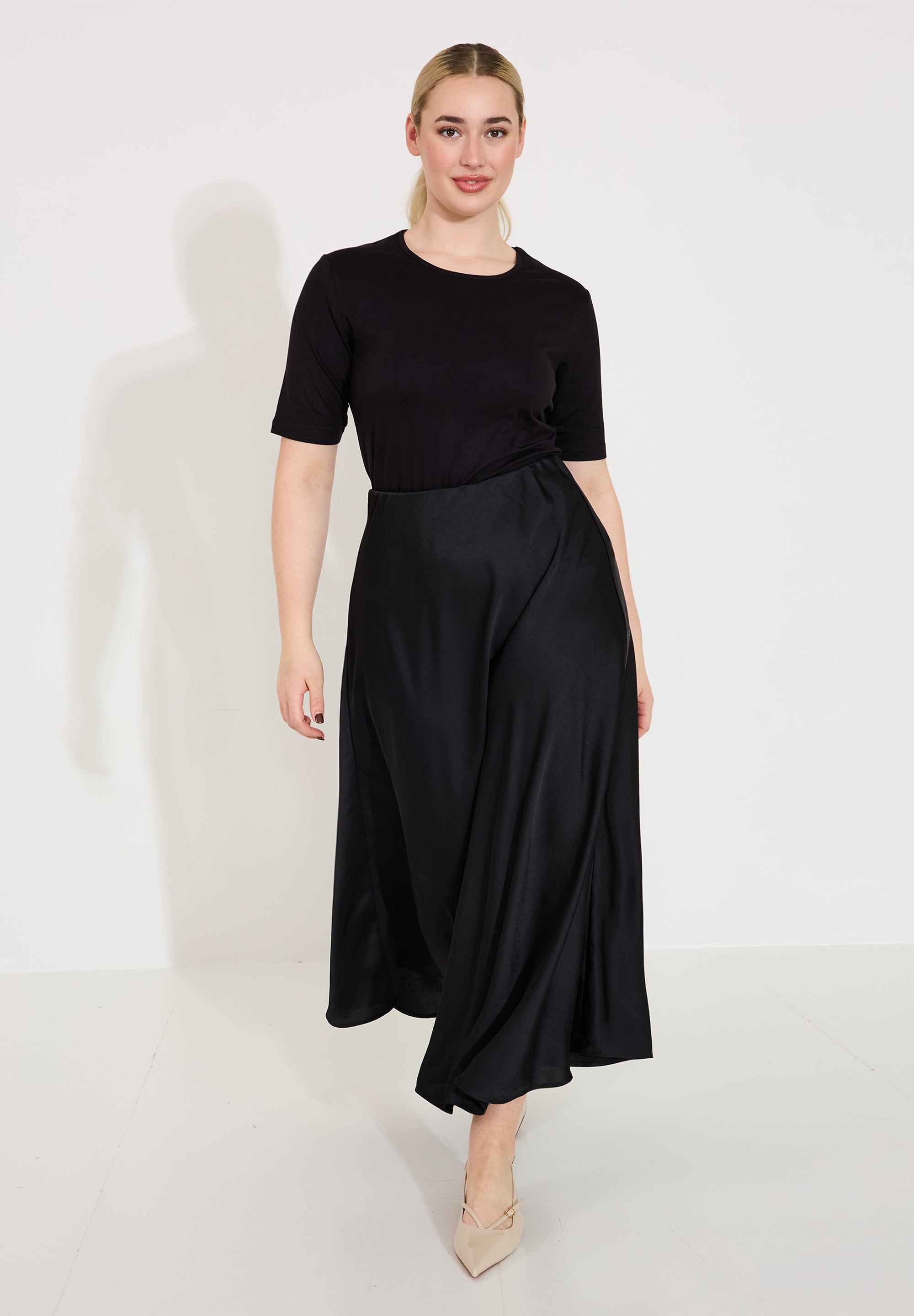 EE1001black_50653.jpg