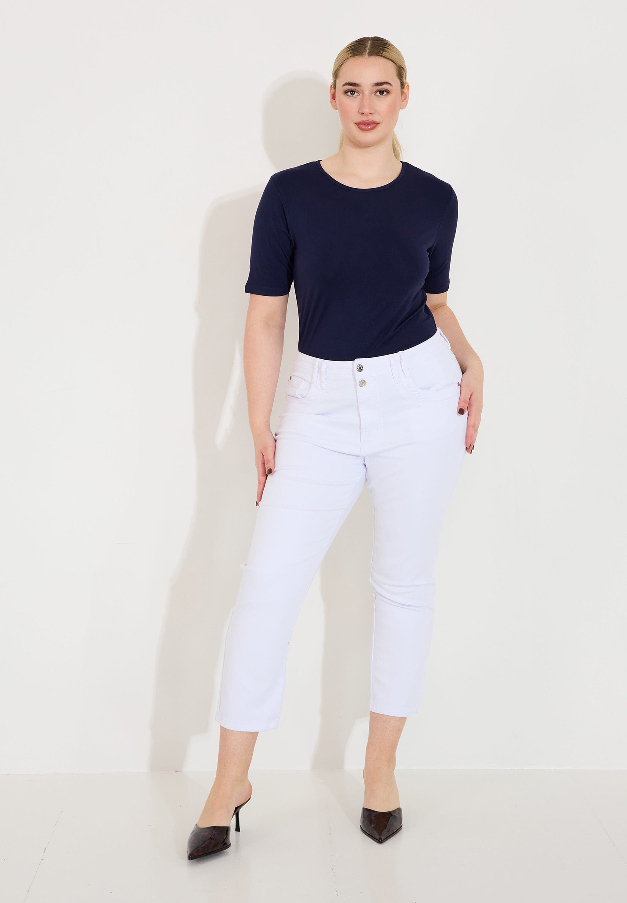 EE25205white_51625.jpg