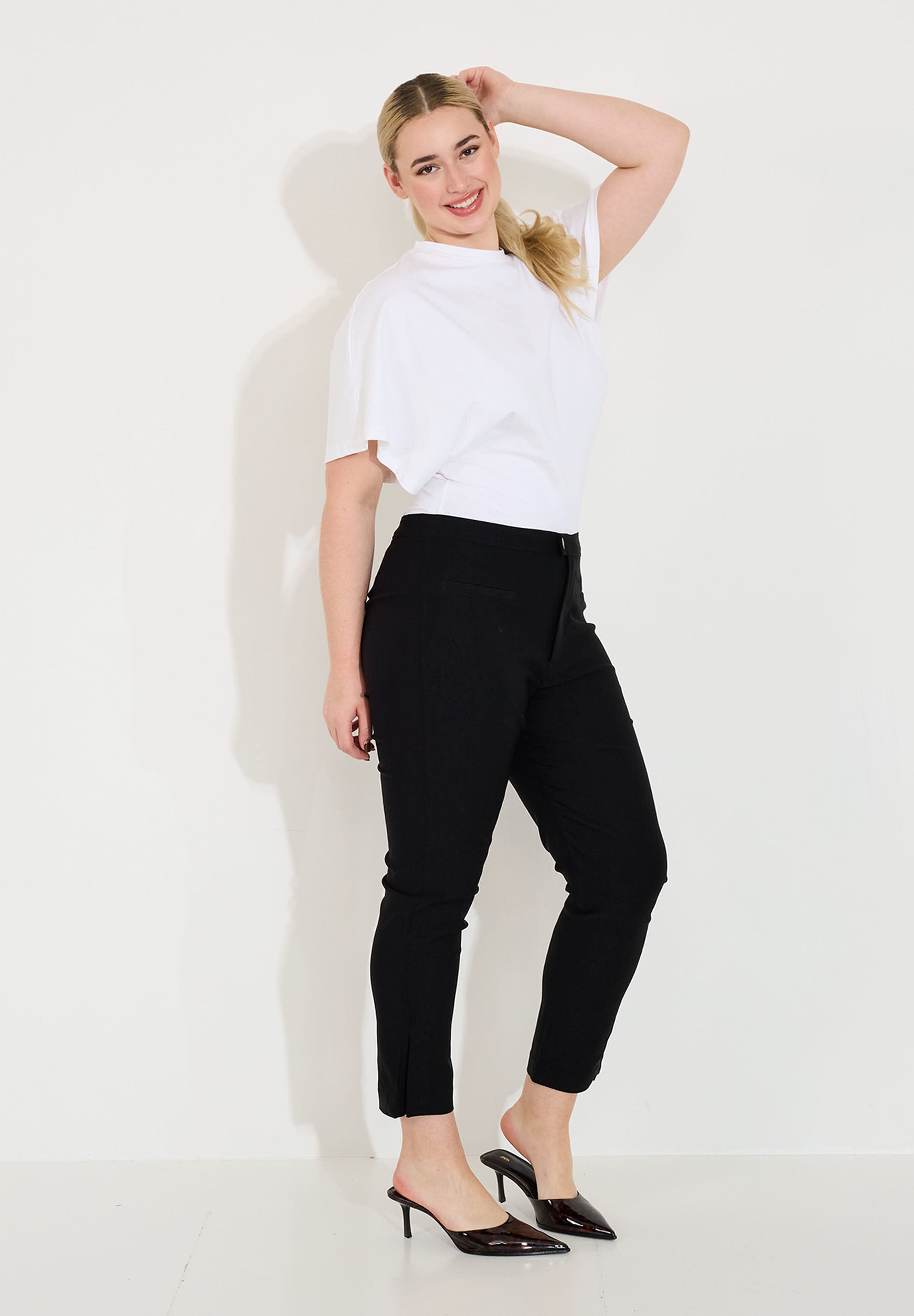 EE25207black_2.jpg