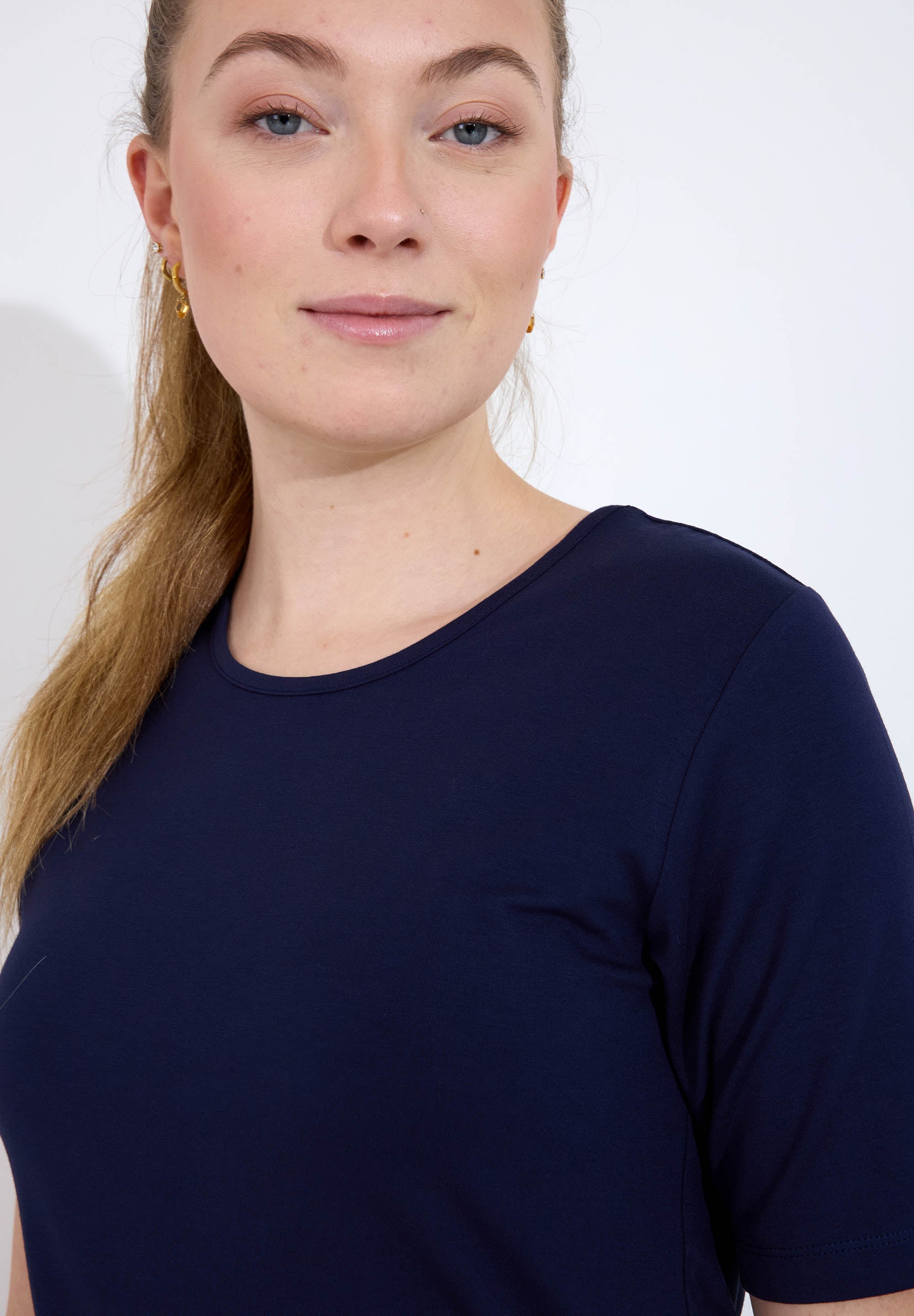 T-shirt i mjuk trikå - Marinblå