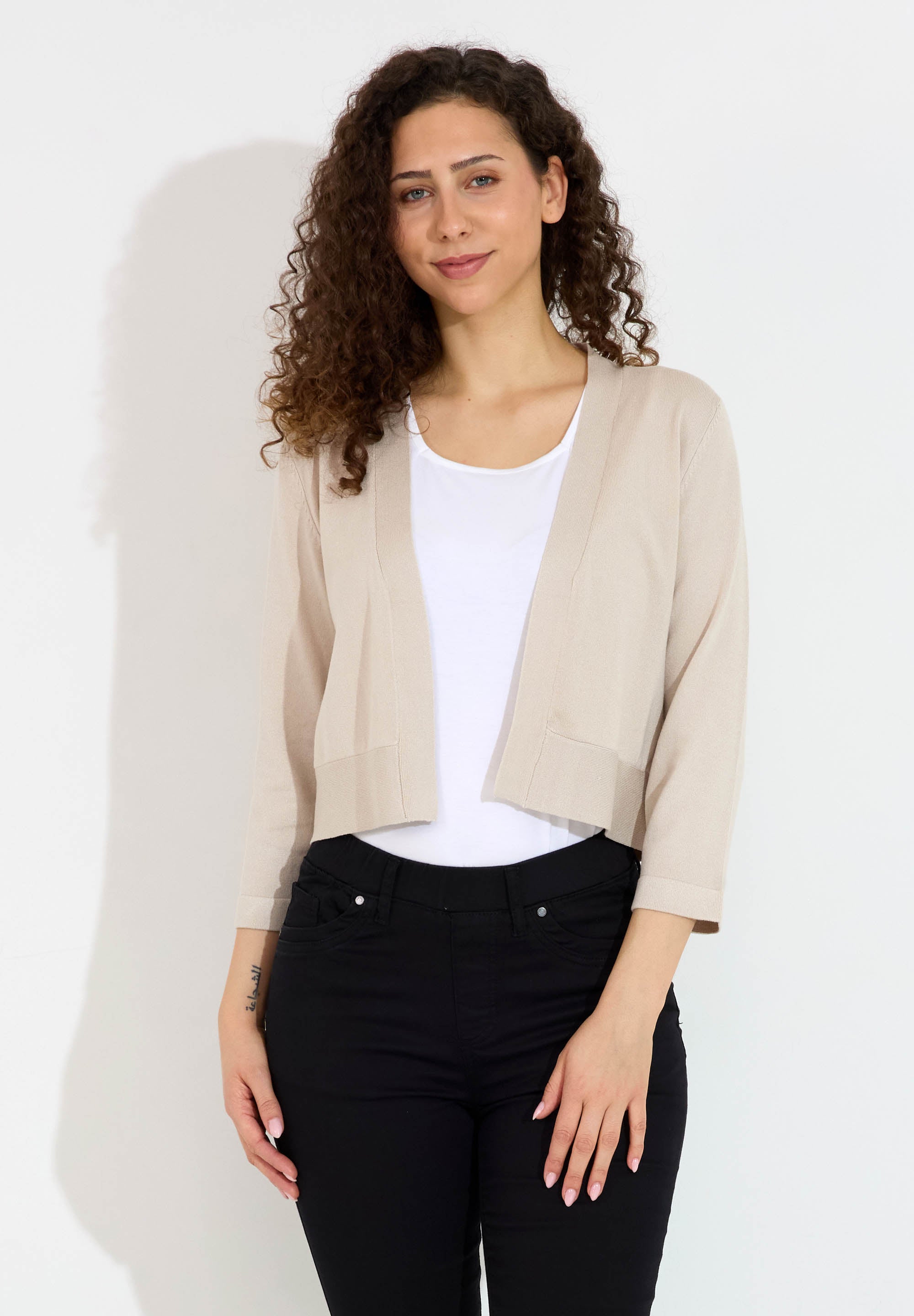 fokus_EE103113-sand_00R582-white_T24903-black-43070-2_a85d0ee0-e54e-42ac-bc0f-4a984d38aa90.jpg