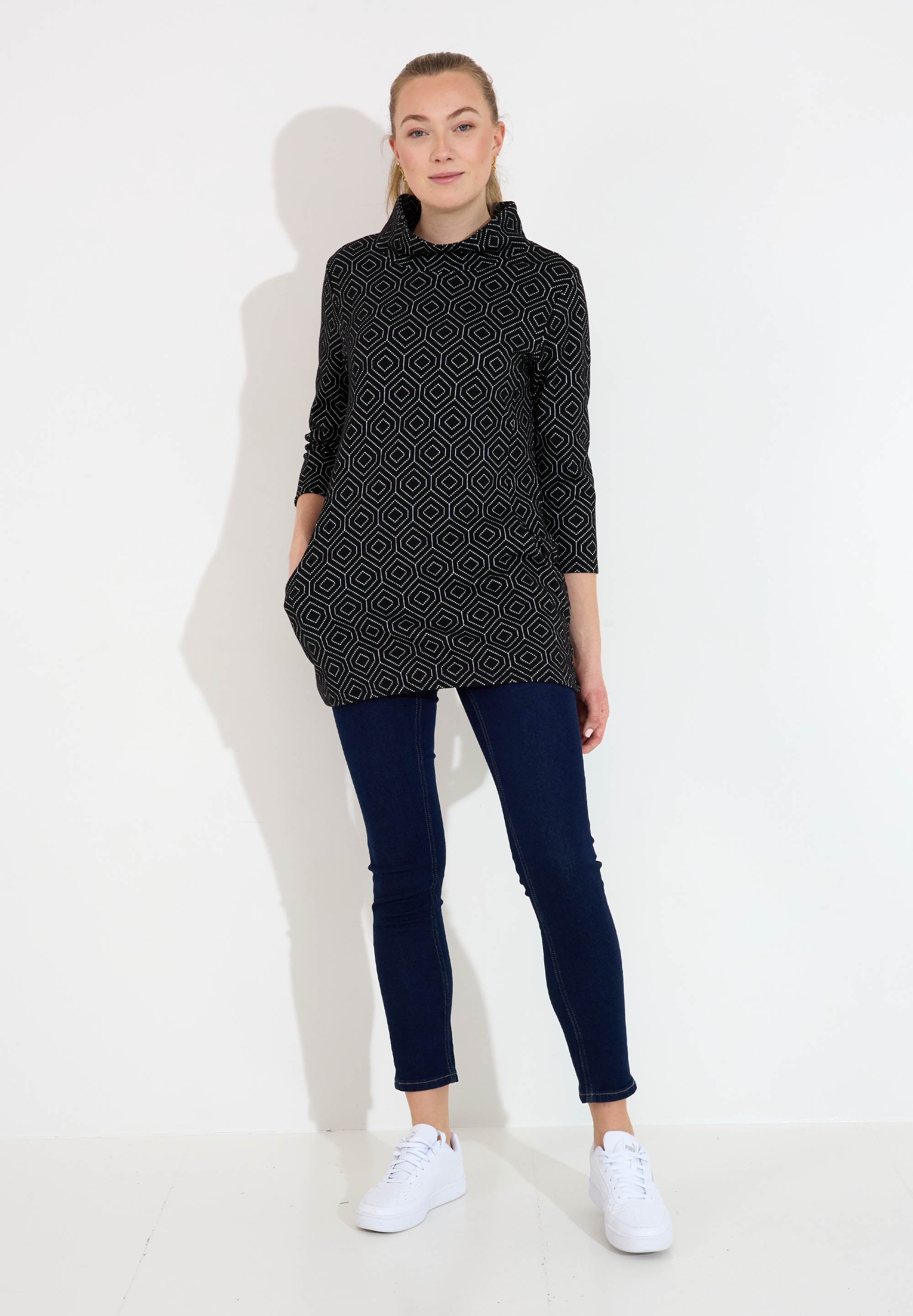 fokus_W62214-blackcreme_MZAZZA-dkdenim-R-48856_94e66507-110b-40fe-895b-bd97dcc9f298.jpg